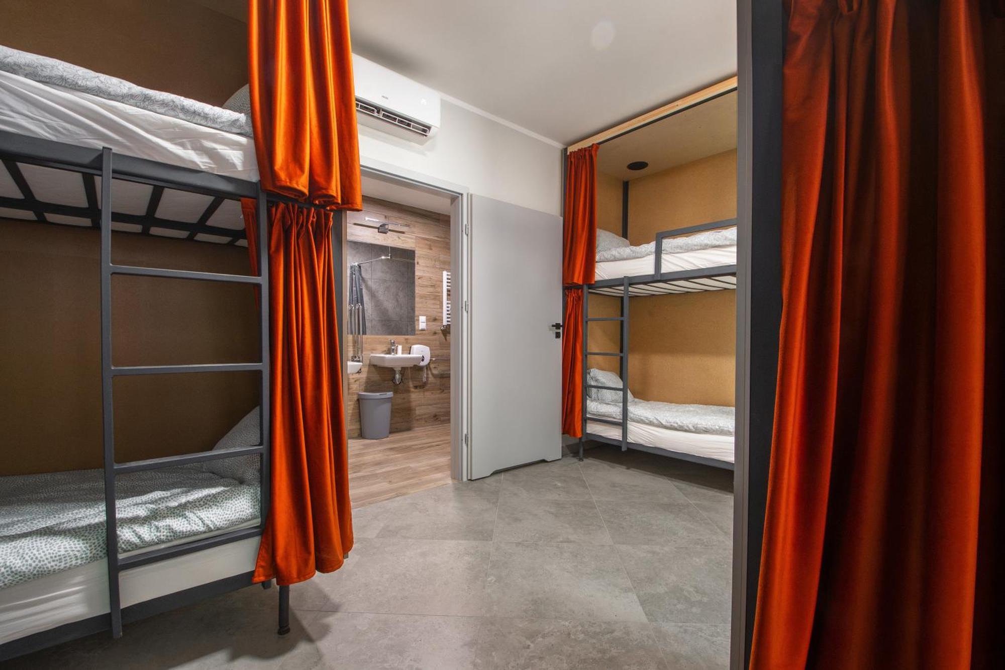 Happy Street Hostel *